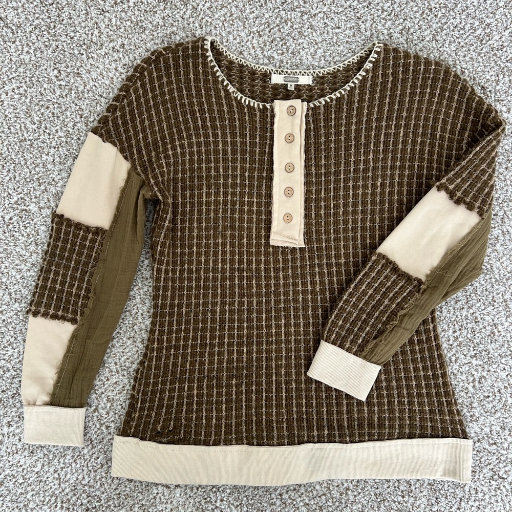 Gimmicks by BKE Brown and Cream Women's Top